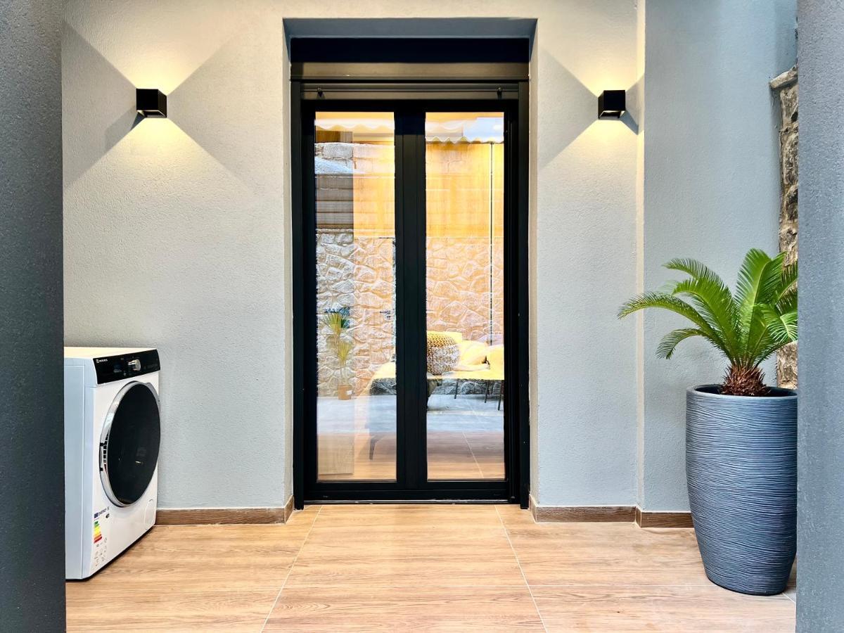 T&T Luxury Apartments - Rooftop Jacuzzi أثينا المظهر الخارجي الصورة