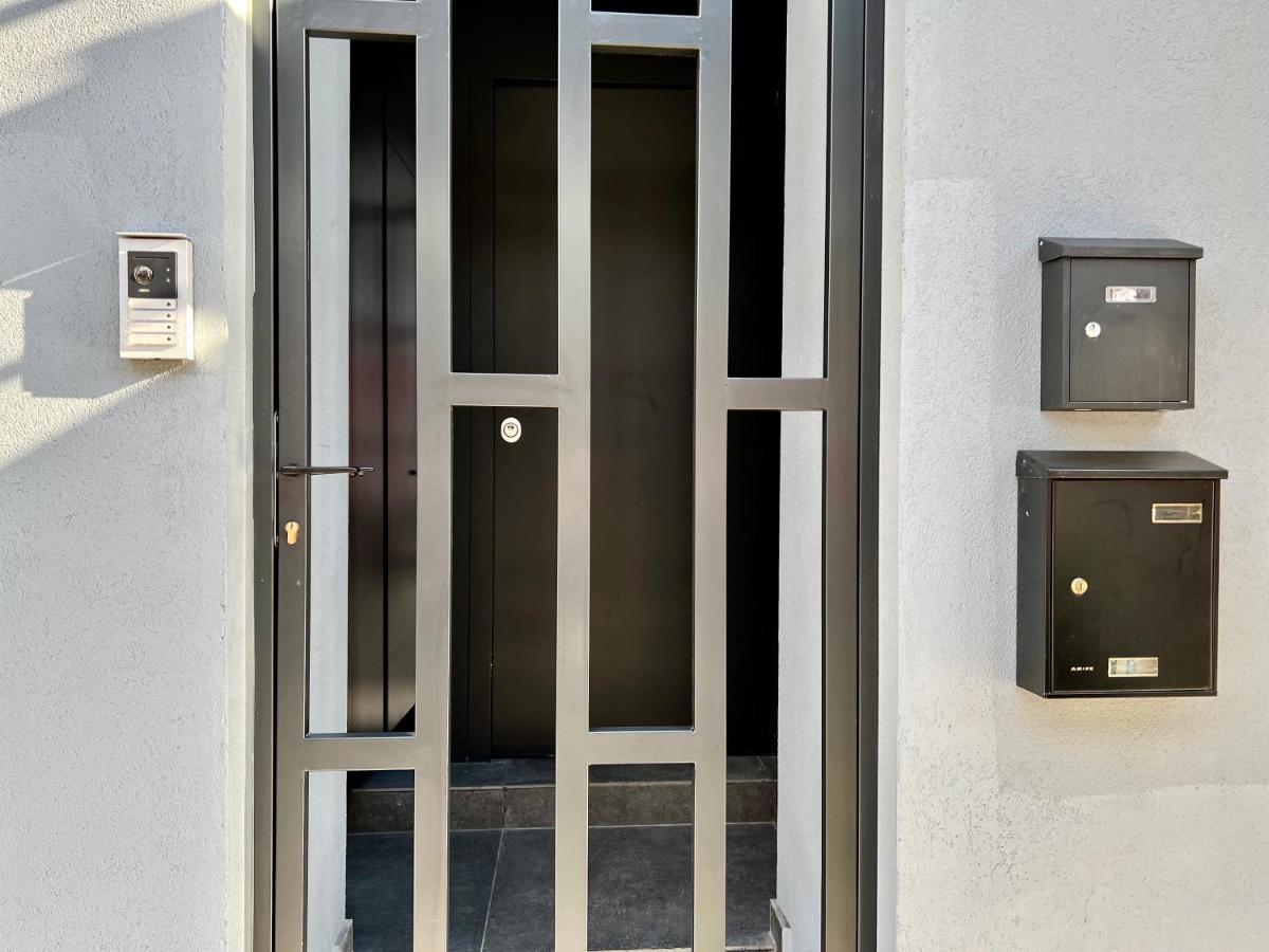 T&T Luxury Apartments - Rooftop Jacuzzi أثينا المظهر الخارجي الصورة