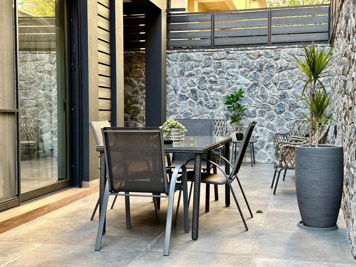 T&T Luxury Apartments - Rooftop Jacuzzi أثينا المظهر الخارجي الصورة