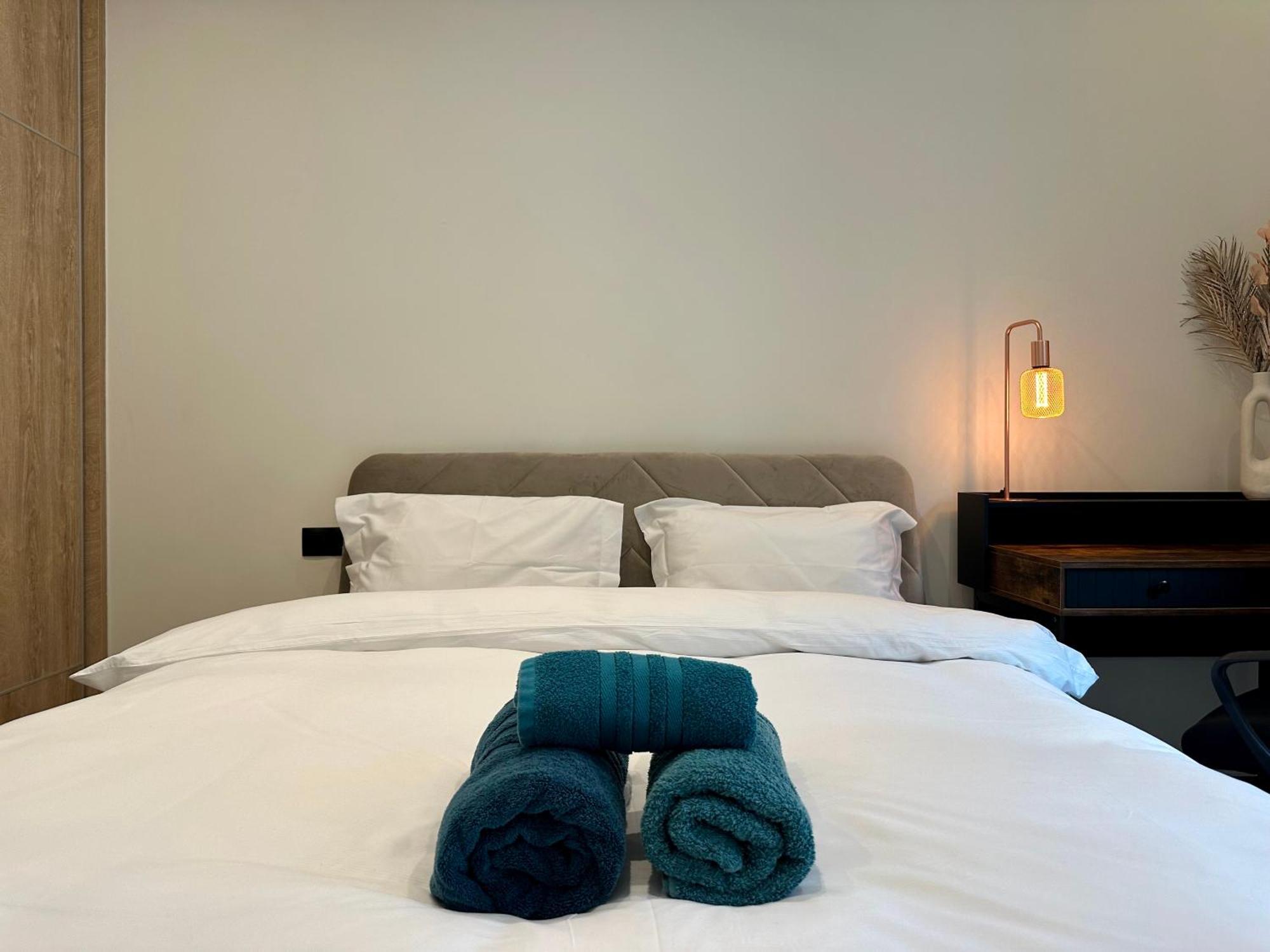 T&T Luxury Apartments - Rooftop Jacuzzi أثينا المظهر الخارجي الصورة