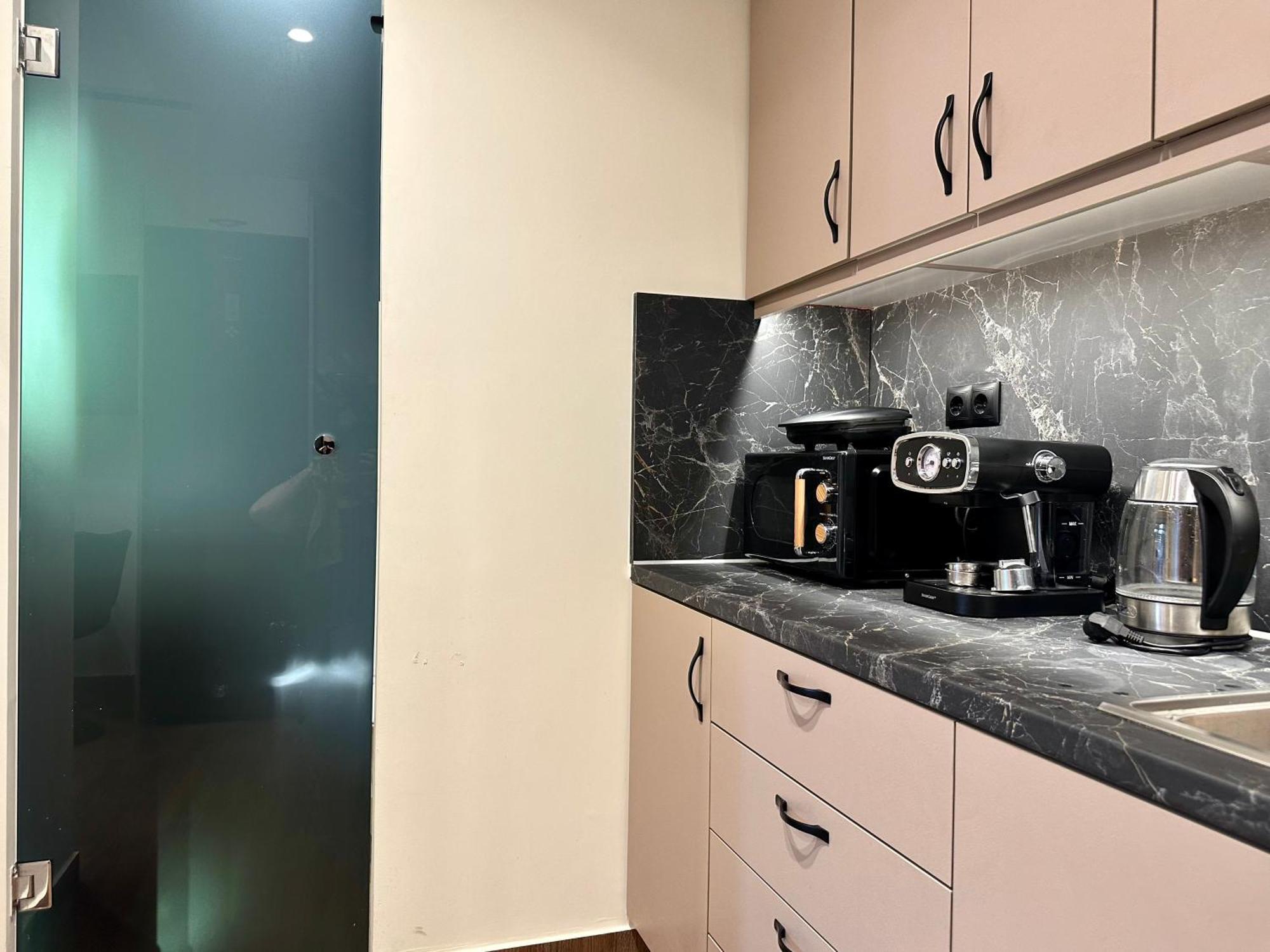T&T Luxury Apartments - Rooftop Jacuzzi أثينا المظهر الخارجي الصورة