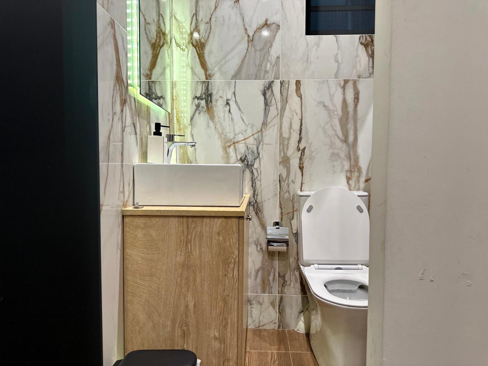 T&T Luxury Apartments - Rooftop Jacuzzi أثينا المظهر الخارجي الصورة