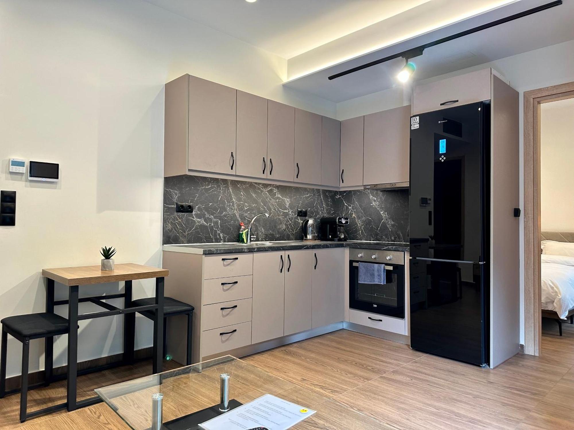 T&T Luxury Apartments - Rooftop Jacuzzi أثينا المظهر الخارجي الصورة